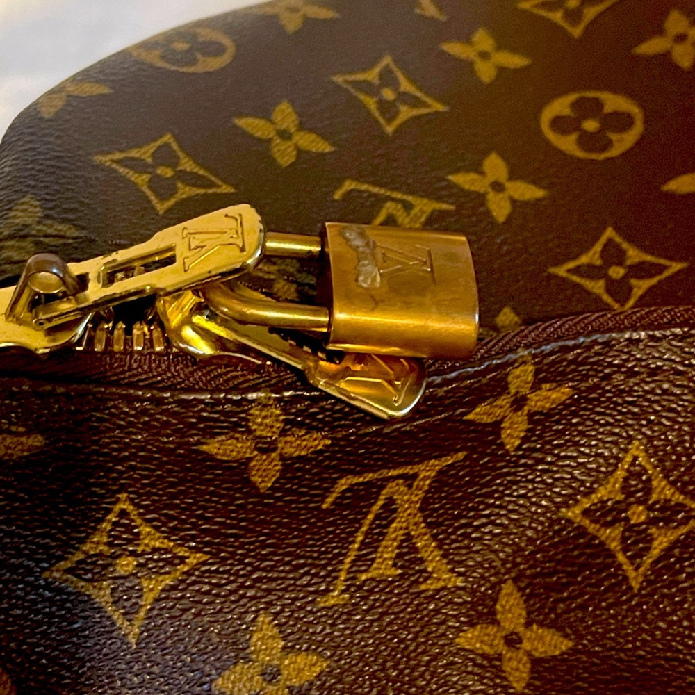 Authentic Louis Vuitton 55 Keep-all with shoulder strap. Great used condition.
